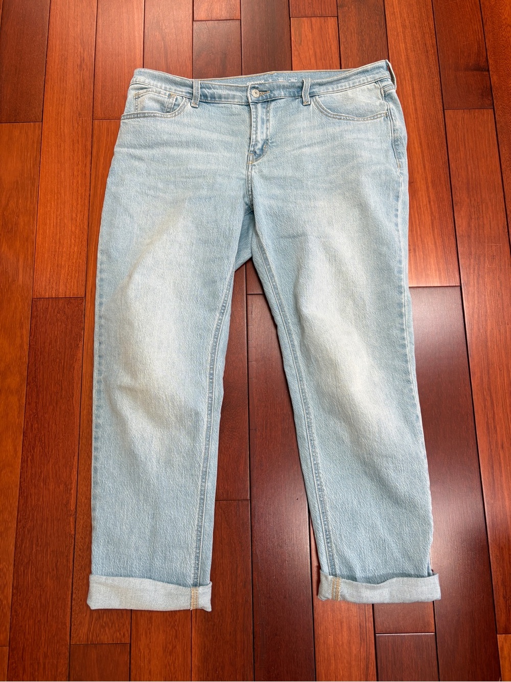 Old Navy Light Wash Blue Wow Boyfriend Mid Rise Jeans ladies size 12